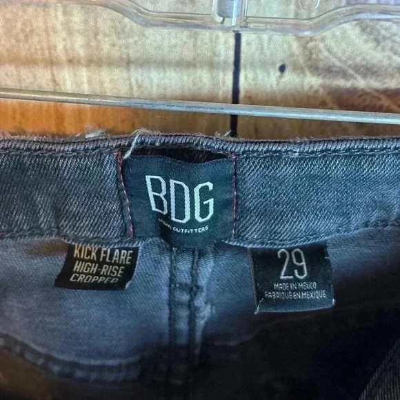 BDG Urban Outfitters Kick Flare High-Rise Crop Raw Hem Washed Out Black Size 29 - Picture 5 of 6